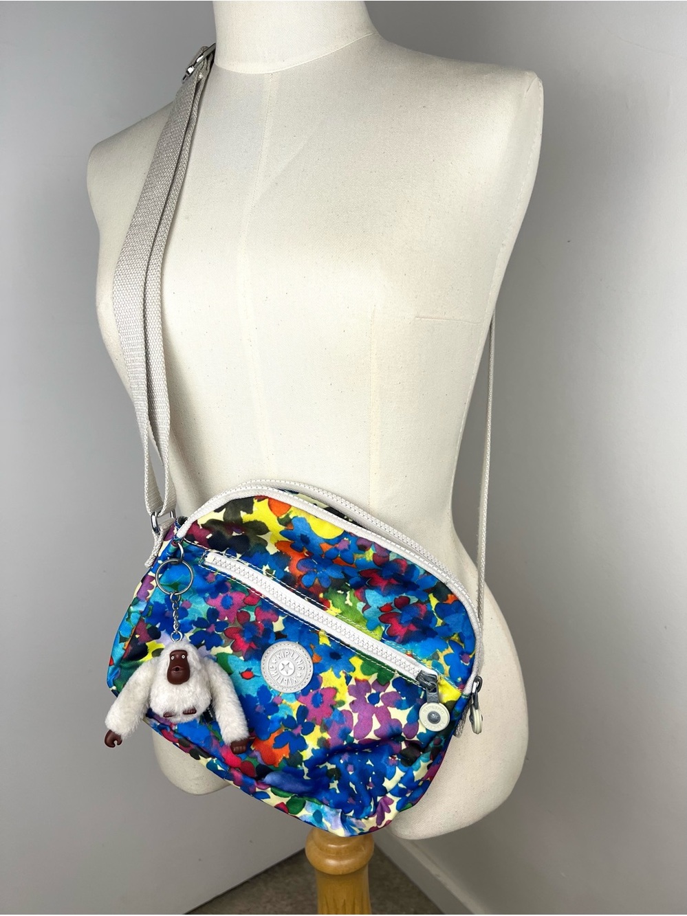 Kipling Keefe Shoulder Crossbody Travel Bag Medium Abstract Beauty Floral Charm